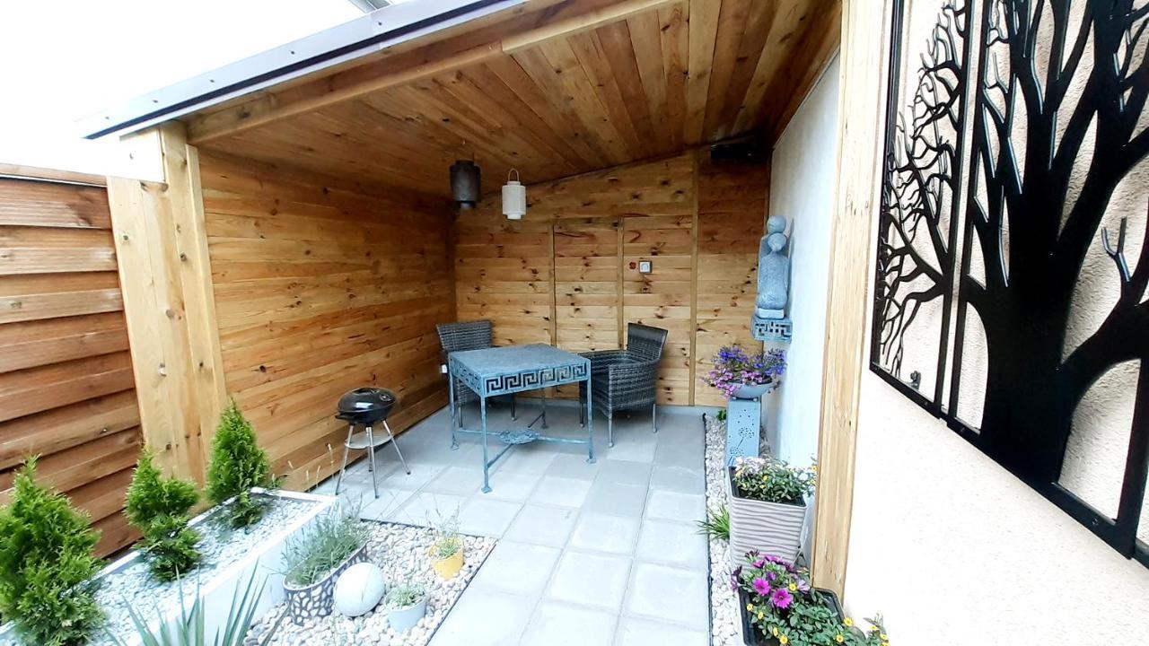 Mini Studio Apartment เอากุสตูฟ ภายนอก รูปภาพ