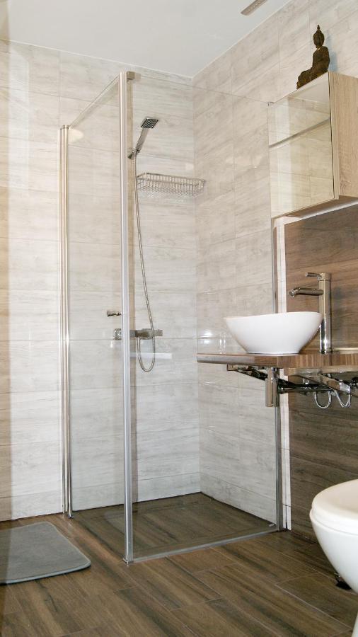 Mini Studio Apartment เอากุสตูฟ ภายนอก รูปภาพ