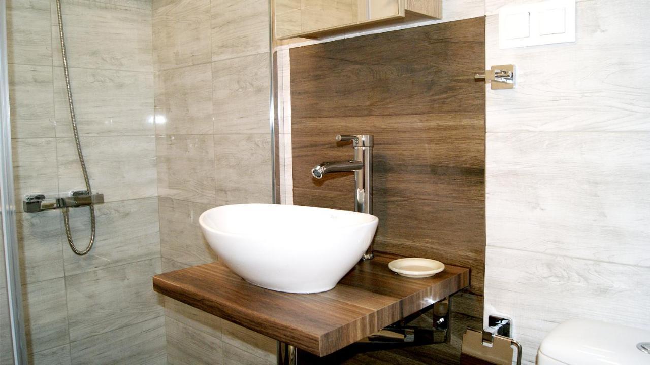 Mini Studio Apartment เอากุสตูฟ ภายนอก รูปภาพ